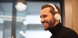 Top 10 podcasturi care sa te ajute sa-ti imbunatatesti limba engleza