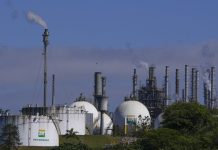 Companiile petroliere care participa la discutiile climatice au planuri minime de tranzitie la energie verde